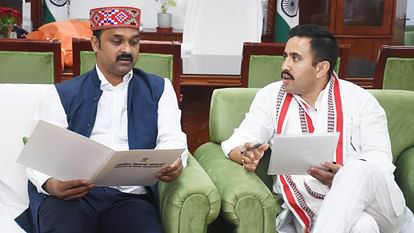 Himachal News: प्रदेश की 637 बस्तियां जुड़ेंगी सड़क सुविधा से, विक्रमादित्य ने नई दिल्ली में उठाया मामला PWD Minister Vikramaditya Singh met Union Minister of State for Rural Development Kamlesh Paswan in New Delhi