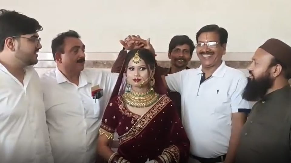 UP: Muslim businessman in Bijnor Does Kanyadaan of a Hindu girl in marriage