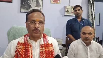 Meerut: Dinesh Sharma said - Pakistan is a shop of stitched bombs, if needed our nuclear bomb is ready.