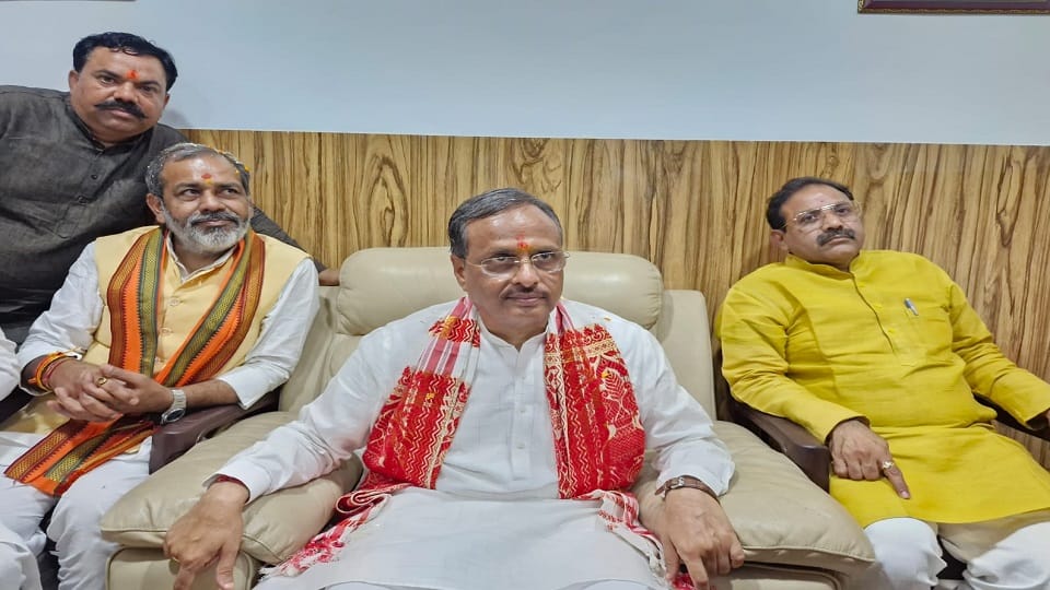 Meerut: Dinesh Sharma said - Pakistan is a shop of stitched bombs, if needed our nuclear bomb is ready.