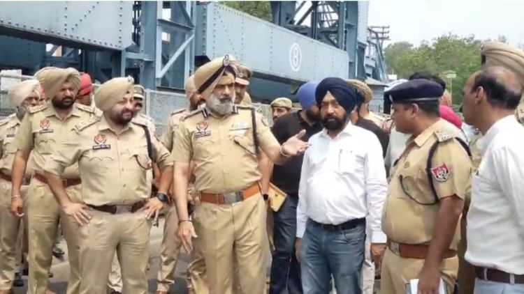 Punjab Haryana Water Sharing Crisis Police Security In Nangal Dam - Amar Ujala Hindi News Live - पुलिस के पहरे में नंगल डैम:बांध की सुरक्षा जांचने पहुंचे डीआईजी, बीबीएमबी के इस बड़े