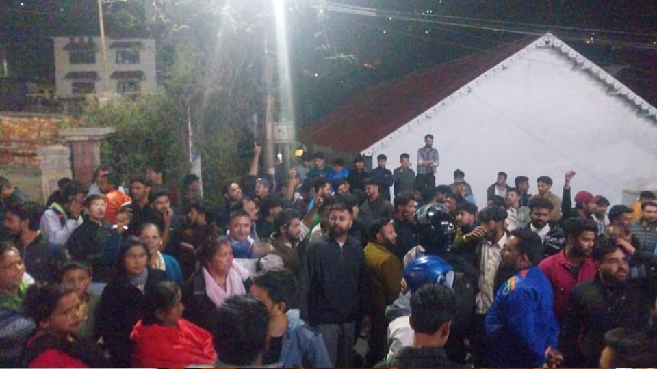 Nainital uproar Vehicles toppled glass broken of houses rioters created a ruckus on main roads