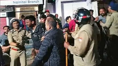नैनीताल में तीन घंटे तांडव: तोड़फोड़...पथराव और लाठीचार्ज, मासूम से दरिंदगी पर फूटा गुस्सा; बवाल की पूरी कहानी Nainital uproar After old contractor was Harassment of minor girl uttarakhand shopkeepers were beaten up