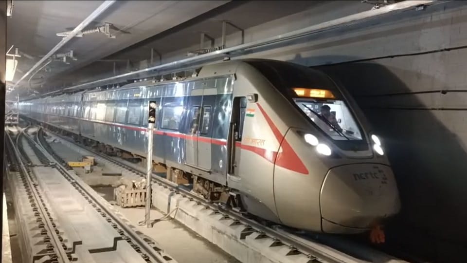 Meerut: Namo Bharat Rapid Train ran till Modipuram, trial started, people showed different enthusiasm