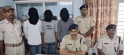 पुलिस की गिरफ्त में आरोपी