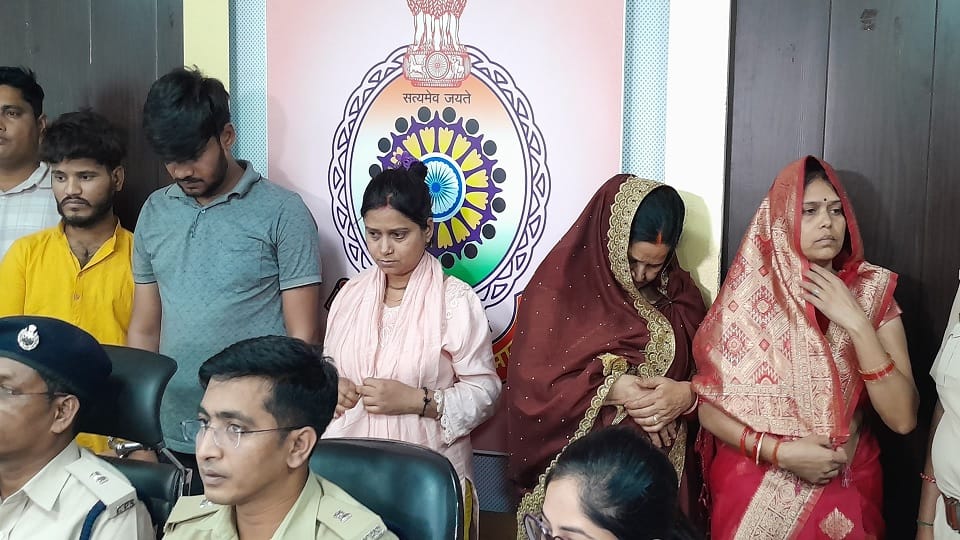Five accused arrested for gold fraud at a jewellery shop in Bilaspur