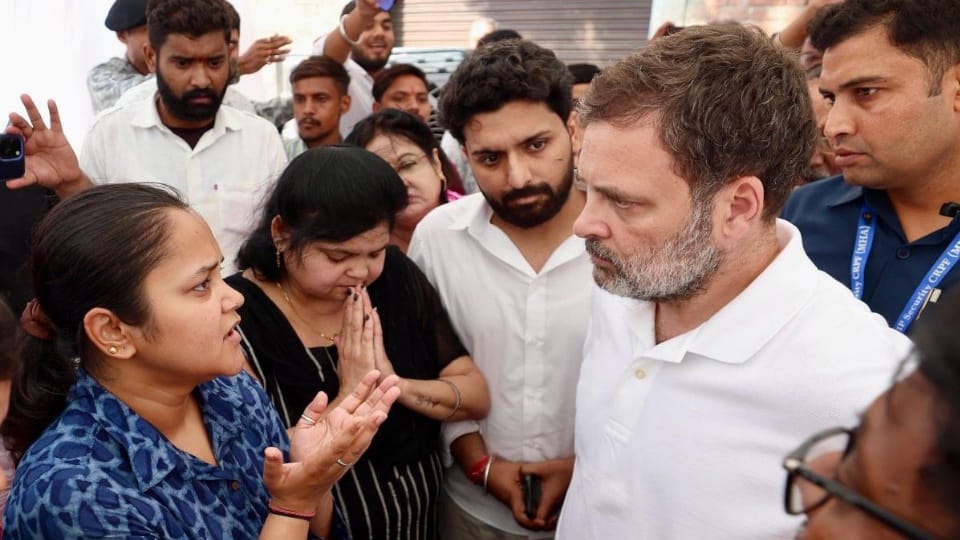 Pahalgam Attack Update Terrorists Targeted Couples Shubham's Wife Shares with Rahul Gandhi News in hindi