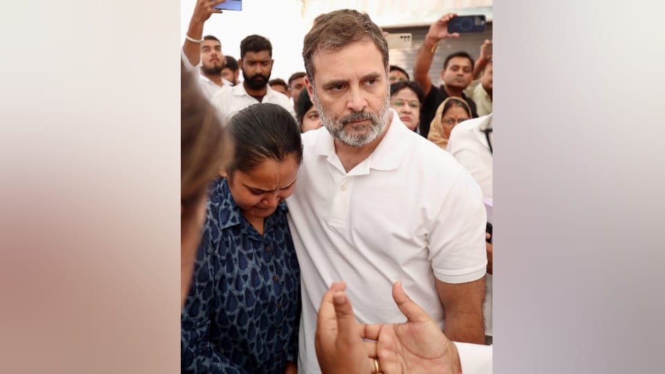 Pahalgam Attack Update Terrorists Targeted Couples Shubham's Wife Shares with Rahul Gandhi News in hindi