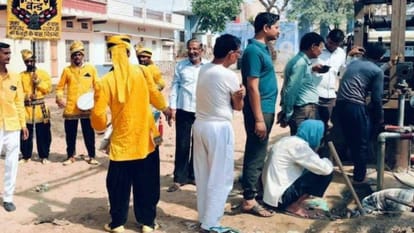 अनोखा विरोध प्रदर्शन