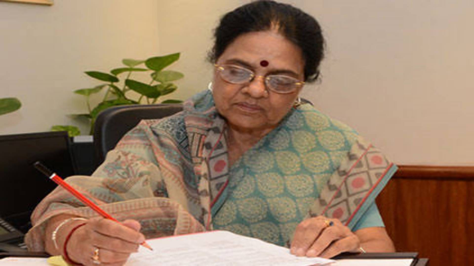 Girija Vyas Passed Away Poetess of politics mother of society now she will remain alive only in memories
