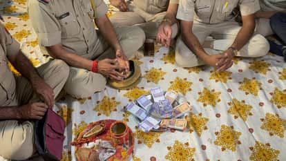 Rajasthan Lalsot police station Dausa police paid dowry for three daughters of sweeper gave 1.11 lakh rupees