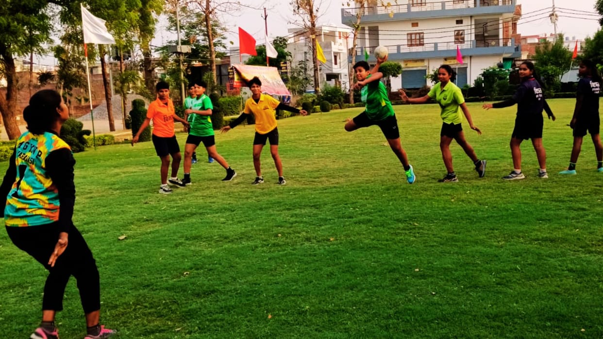 Youth Club in the semi-finals of Rani Laxmibai Girls Handball Competition in varanasi