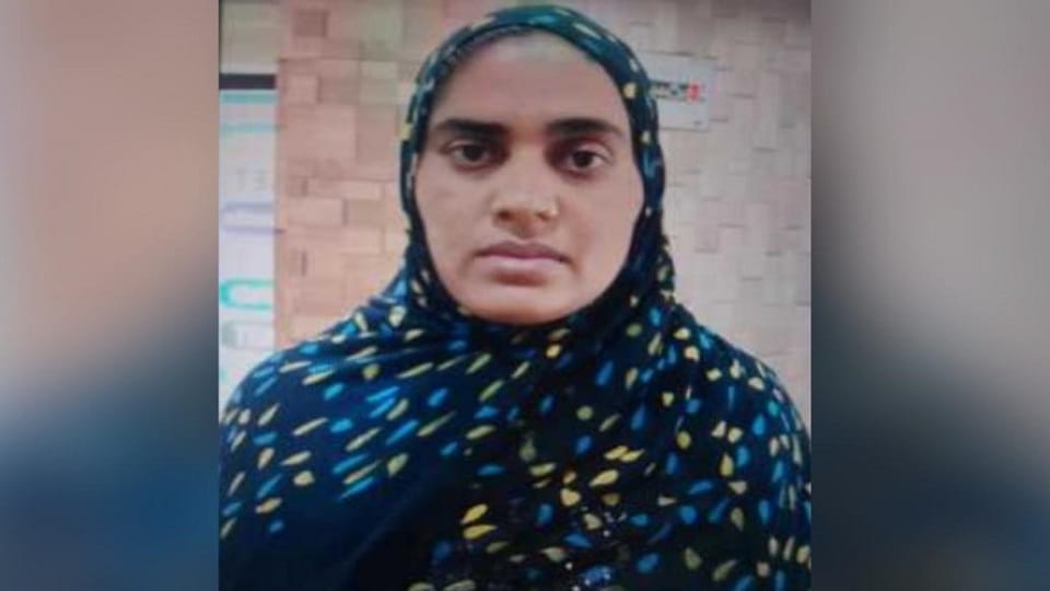 Meerut: Brother-in-law plunged a knife into a woman's chest, also injured brother