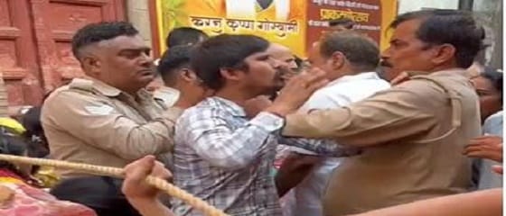 Inspector slapped a devotee, video went viral