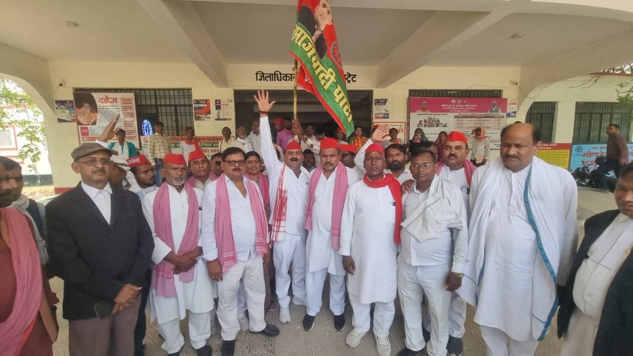 SP uproar against Karani Sena at the Collectorate