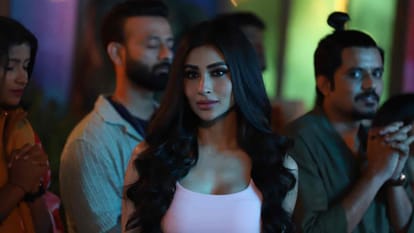 The Bhootnii Review in Hindi by Pankaj Shukla Sidhaant Sachdev Sanjay Dut Mouni Roy Palak Tiwari Sunny Singh