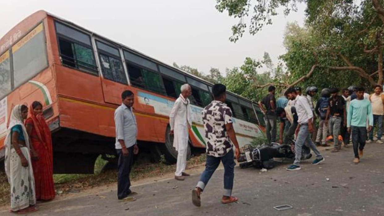 Hardoi: Bike riding couple dies after being hit by roadways bus, daughter injured