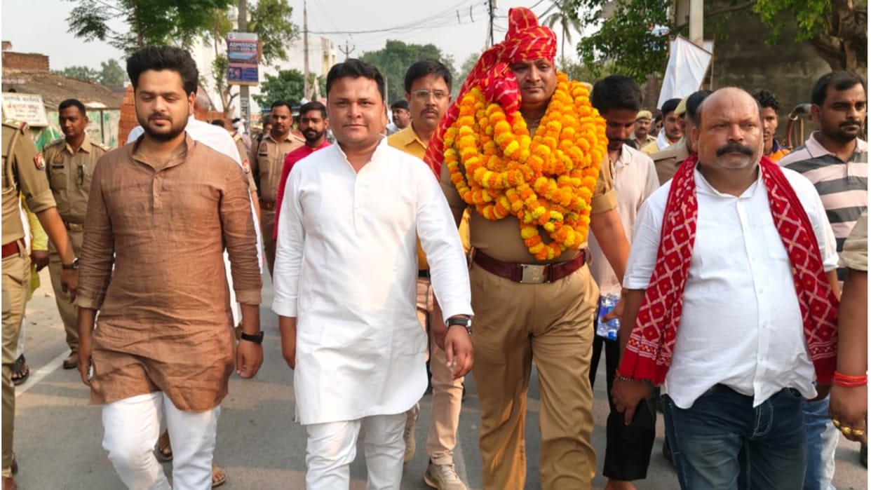 SI Vinod Singh, who was made the station head of Gauri Bazar from Madanpur in Deoria, was again transferred