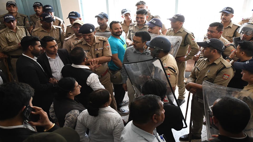 Advocates ran to beat the accused Usman in haldwani