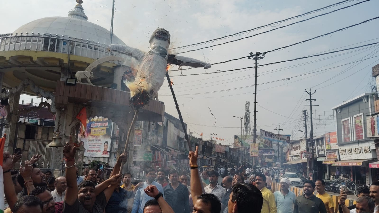 UP: Outrage everywhere over Pahalgam terror attack, massive protest by Hindu organisations in Muzaffarnagar