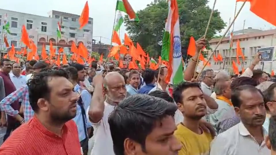 UP: Outrage everywhere over Pahalgam terror attack, massive protest by Hindu organisations in Muzaffarnagar
