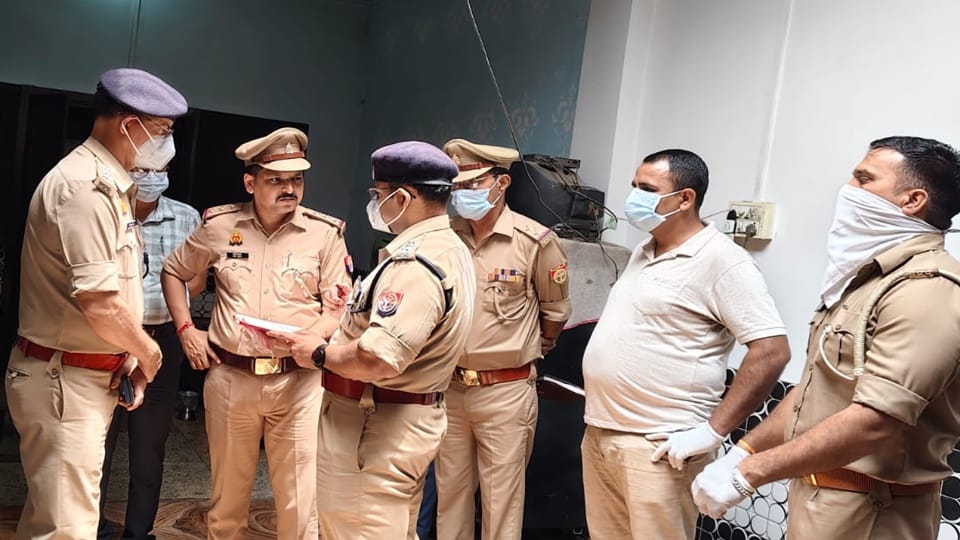 Amroha Murder: E-rickshaw driver body found inside bed, house was locked from outside