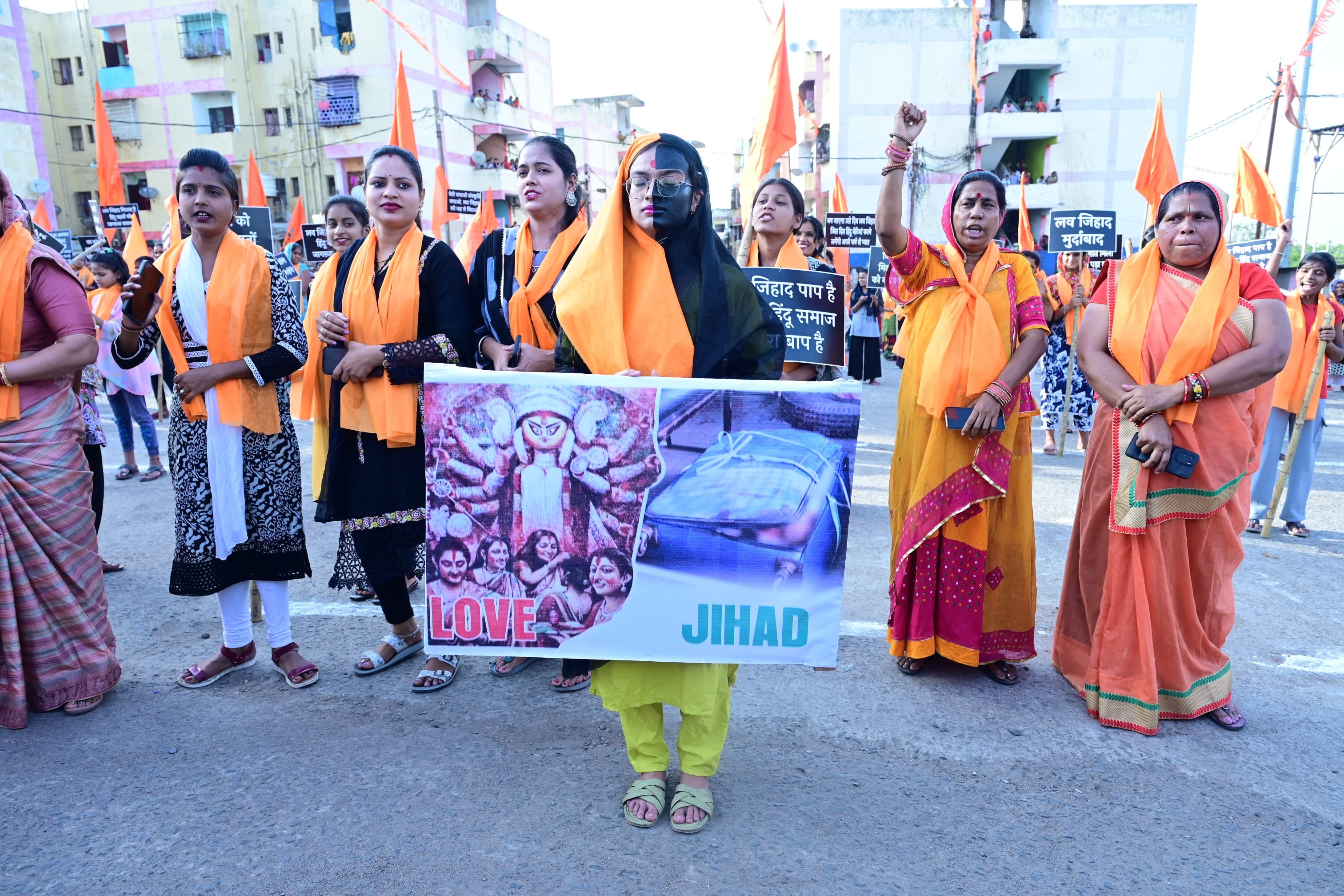 Bhopal: College students and women took to the streets against love jihad in Bhopal, anger erupted, demand for