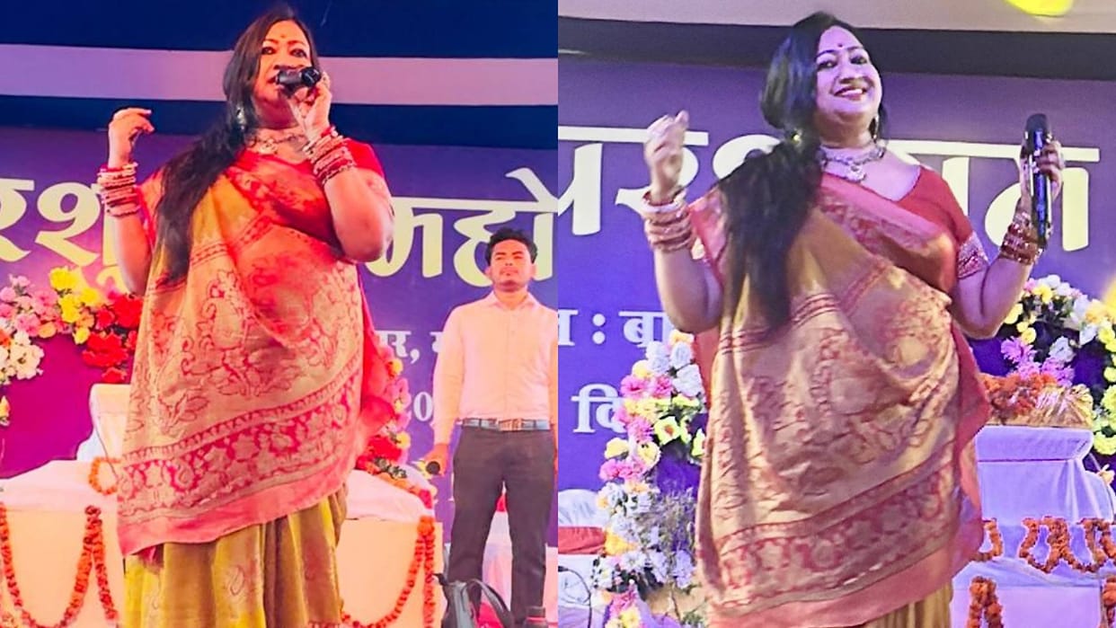 Bihar Neetu Navgeet presentation of Parshuram Mahotsav in Mokama audience danced to devotional songs