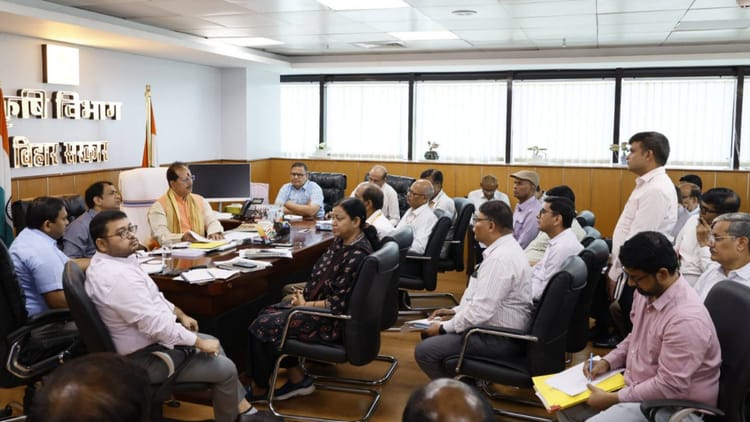 Bihar: डिप्टी सीएम विजय सिन्हा ने उर्वरक विनिर्माता/आपूर्तिकर्ता कंपनियों के साथ की बैठक, दिए ये जरूरी निर्देश