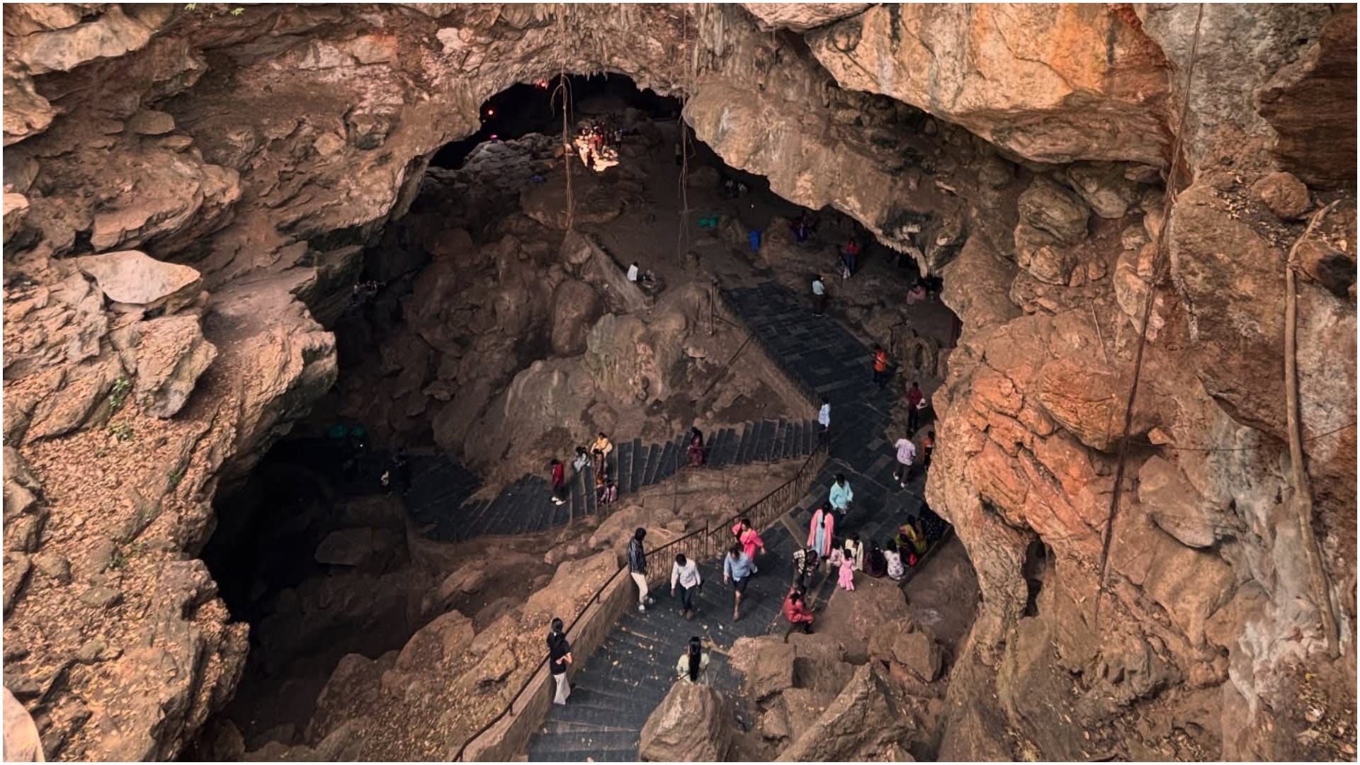 Famous Caves in India You Must Visit Explore the Best Locations bharat ki prasidh gufayen