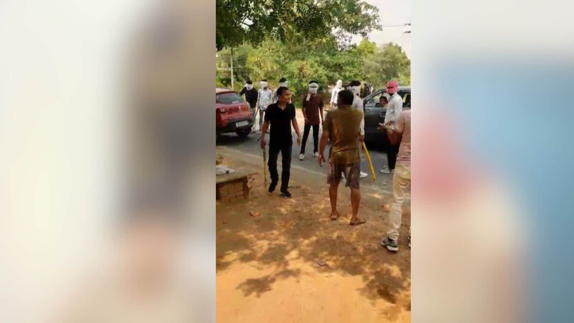 बदमाशों ने युवक को घेरा