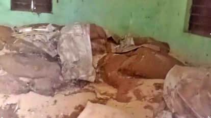 MP News: Grain has been rotting in Burhanpur's Badgaon Panchayat for 20 years