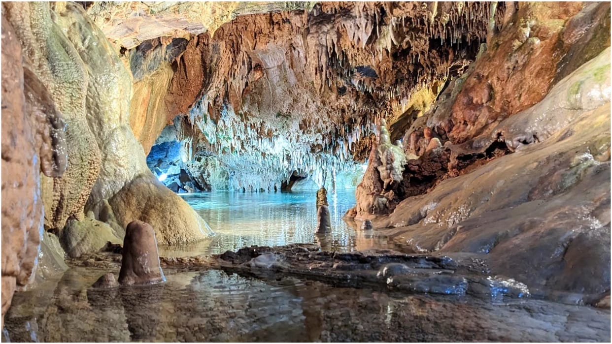 Famous Caves in India You Must Visit Explore the Best Locations bharat ki prasidh gufayen