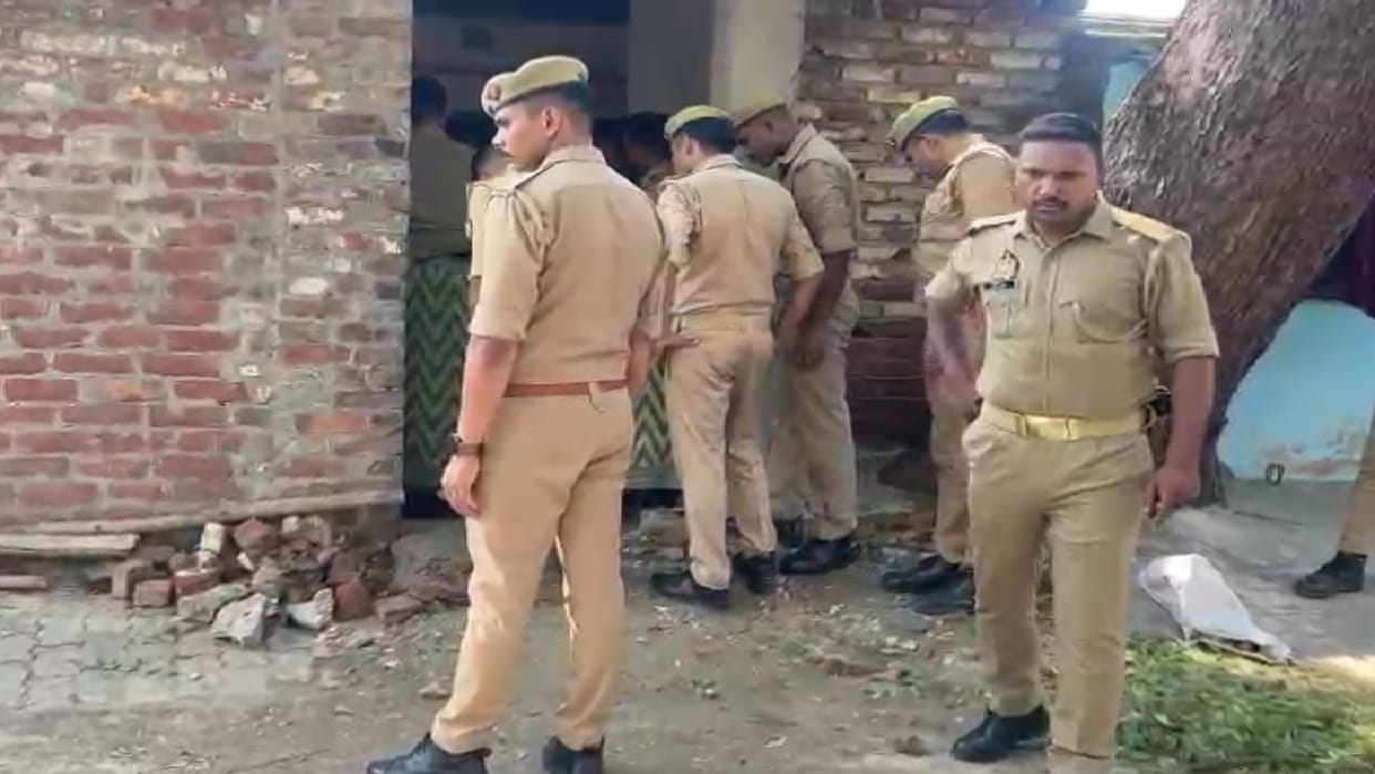 Young man shot two sisters and then blew himself up In Gorakhpur