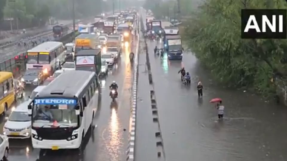 Delhi Ncr Rain Weather Forecast Live Heavy Rain Traffic Jam Water Logging and Imd Alert Noida Gurugram News