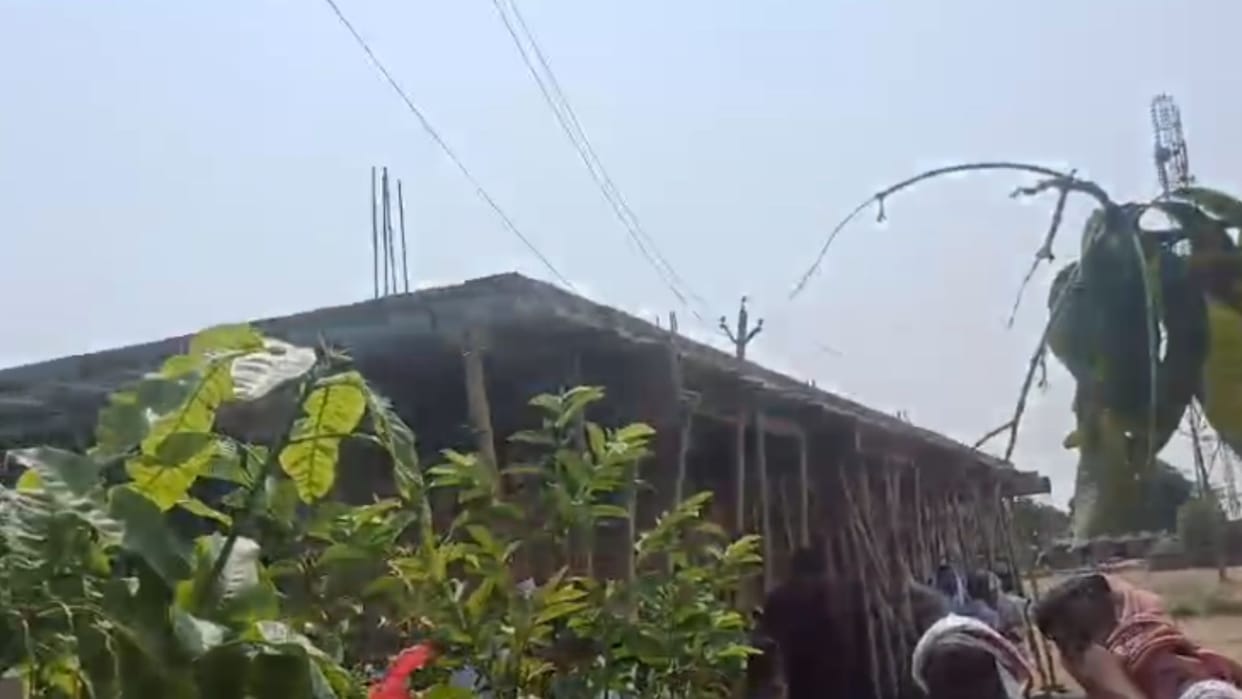 Young Man died by high tension wire in Ghazipur
