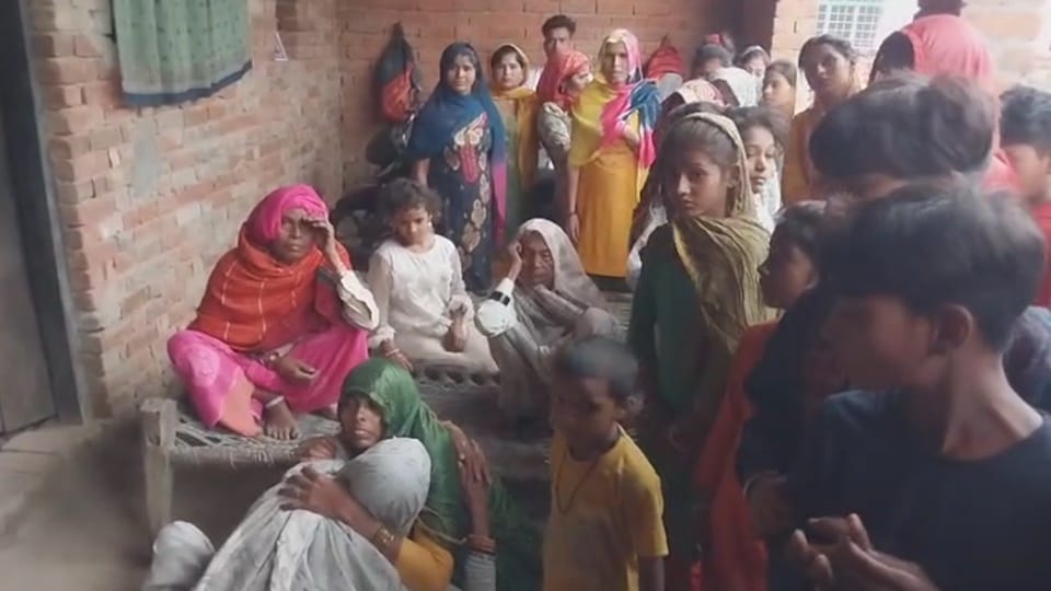 Hasanpur News: Uncle body found hanging from tree on niece wedding day, had an argument with his wife