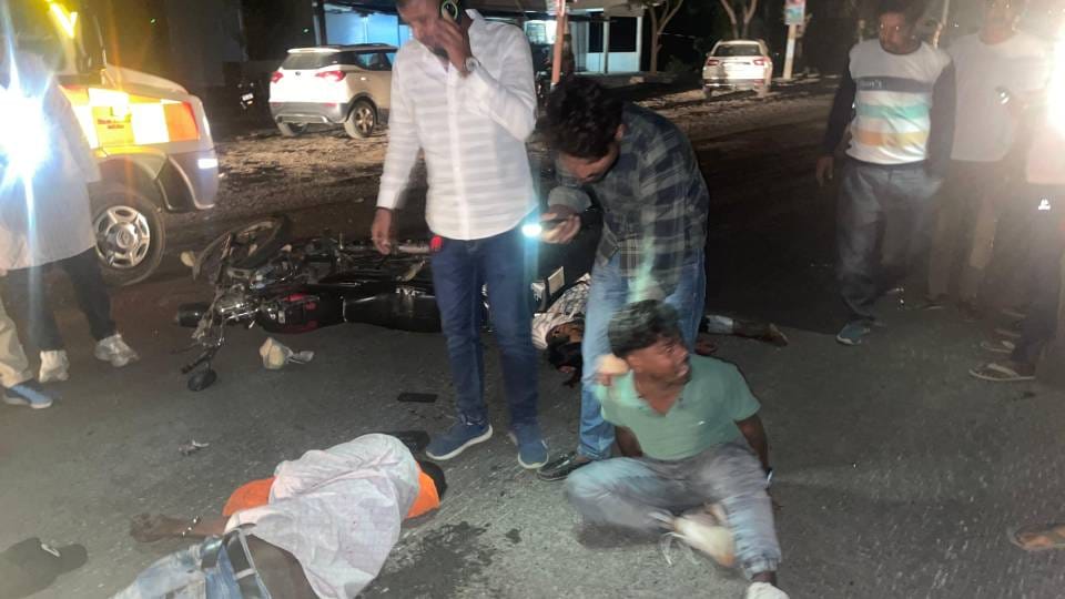 high speed dumper hit bike in Ambedkar Nagar two youths died