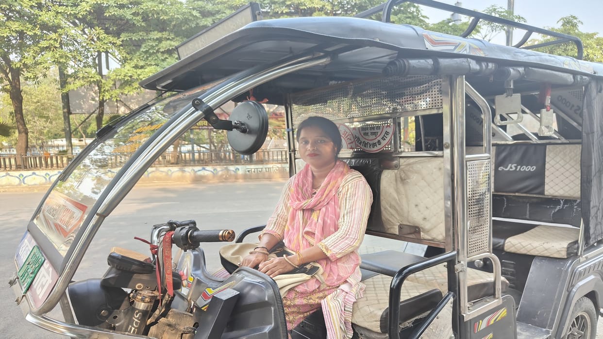 Bhuneshwari became self-reliant through Didi E-rickshaw Assistance Scheme in Chhattisgarh