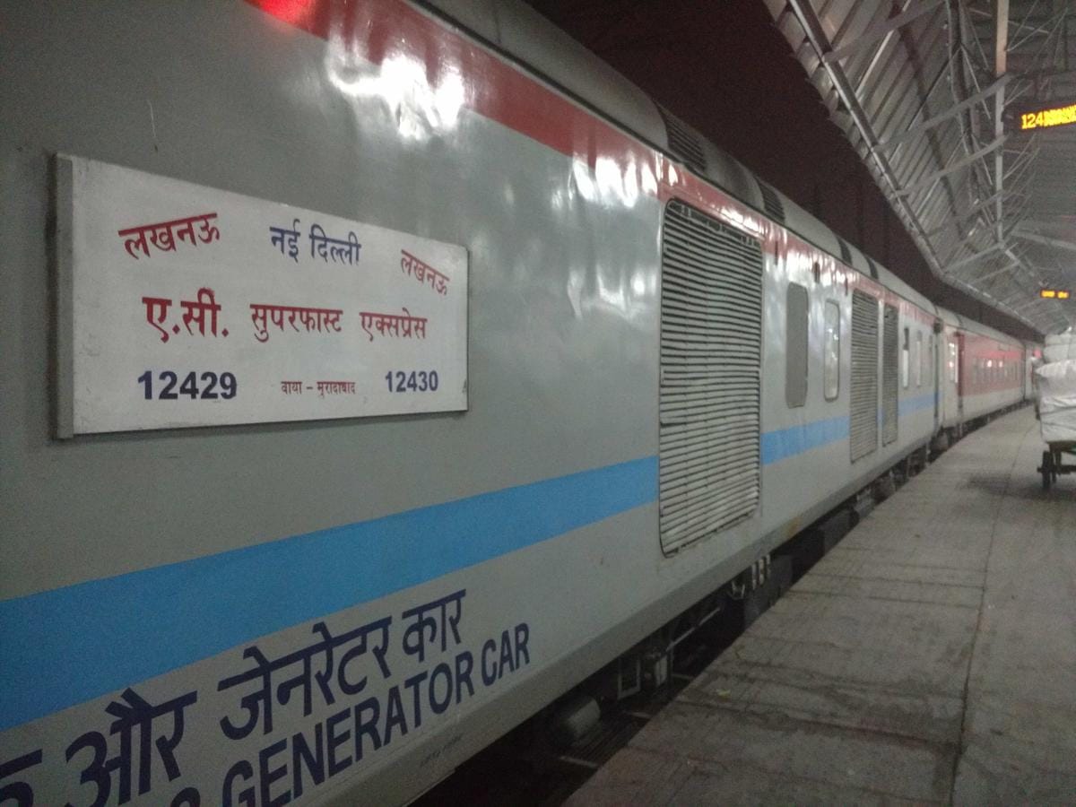 UP: Water started dripping in the first AC bogie of a train going from Lucknow to Delhi, criticism after the v