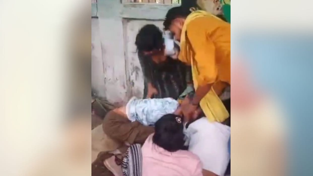 There was a fierce fight between two groups of girls in Tikamgarh