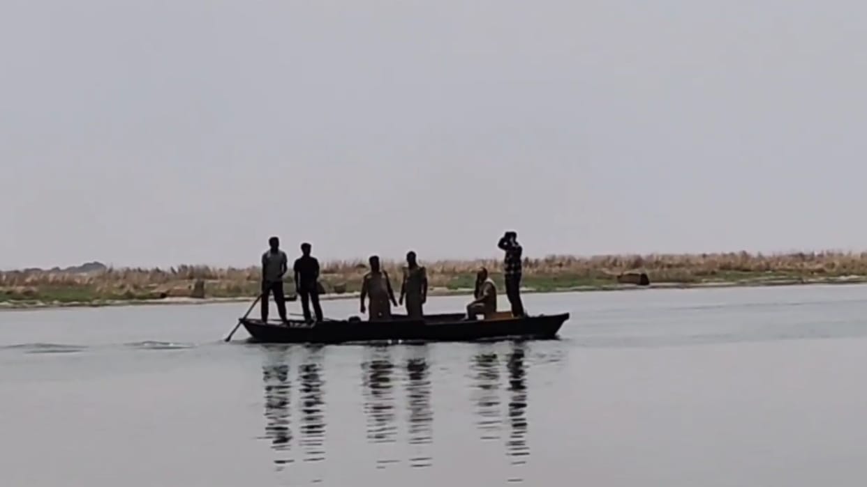 Two sisters jumped into Ganges in Ghazipur one dien and one injured