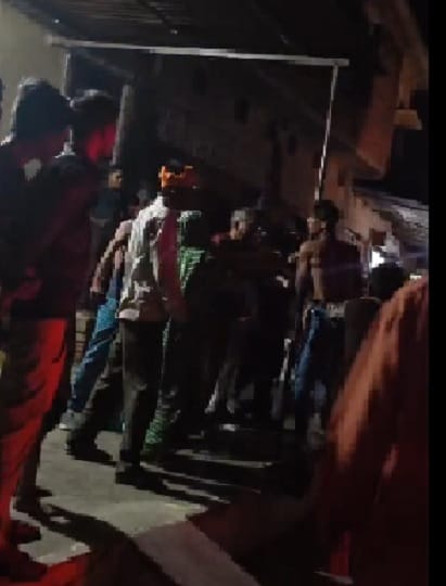 Youth Brutally Beaten by Mob in Jhansi Over Molestation Suspicion Video Goes Viral Police Register Case