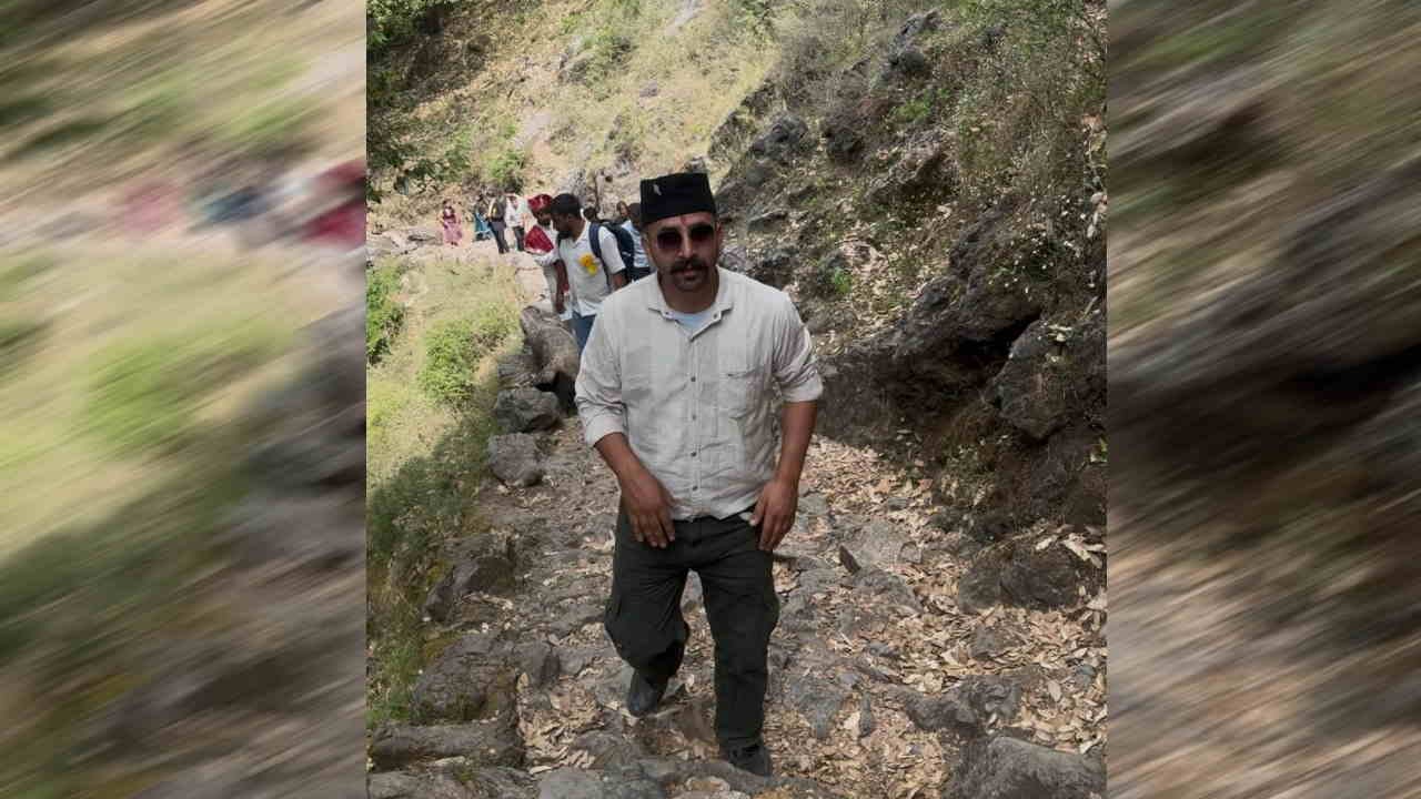Groom climb seven km distance to take seven rounds Marriage Baraat no road village Baraat Chakrata Dehradun