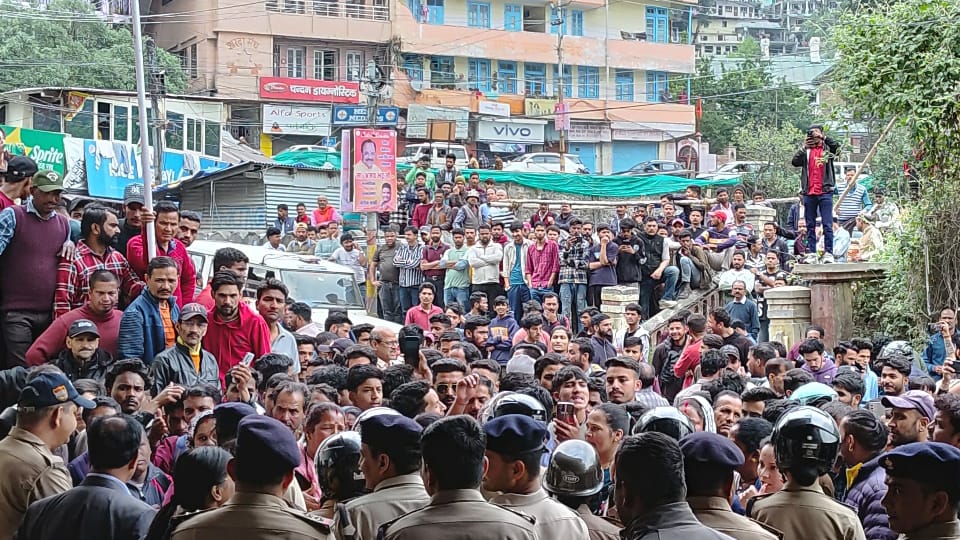 Nainital communal tension Public is angry with Usman act  Crowd reached accused house hiding