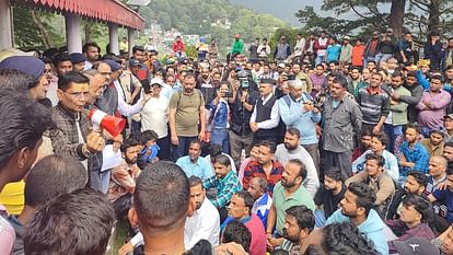 Nainital News communal tension in Nainital clashes with police markets closed Hotels empty bookings cancelled