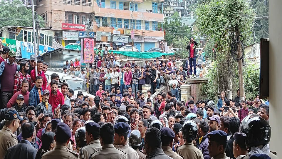 Nainital remained in the grip of communal tension for 18 hours