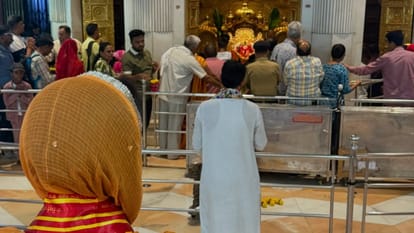 After release of The bhootnii palak tiwari visit siddhivinayak temple mumbai shares photos on social media