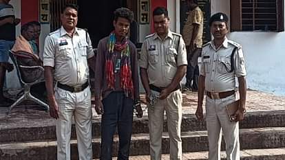 पुलिस की गिरफ्त में आरोपी