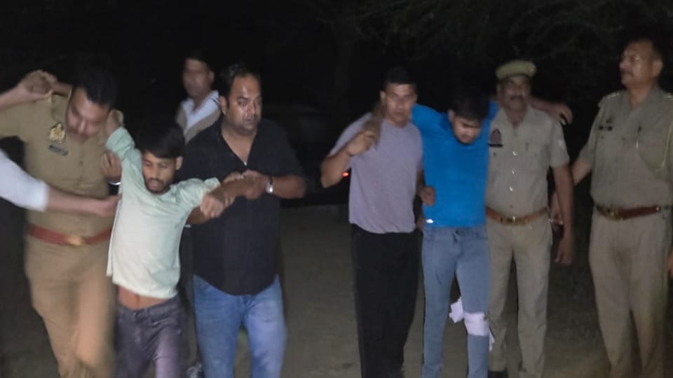 Two vicious criminals injured in police encounter